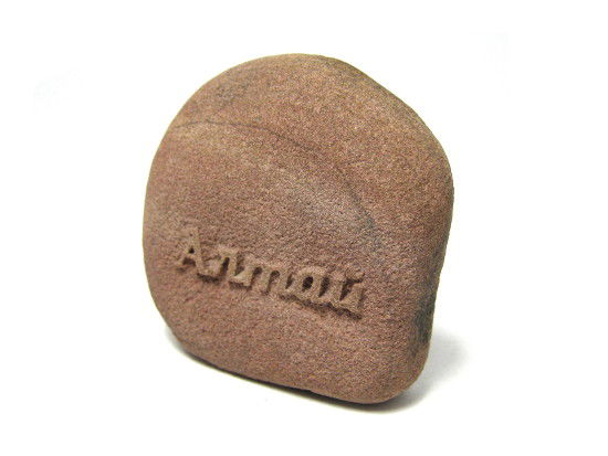 Камень с символом Знамени Мира, 5,5 х 5,5 см