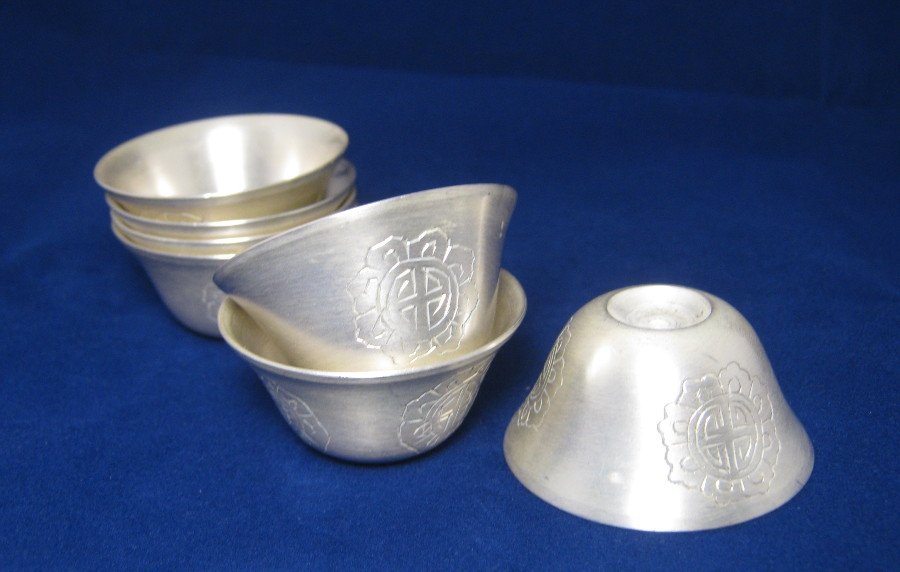 Чаши для подношений из белого металла с чеканкой (набор из 7 шт.)