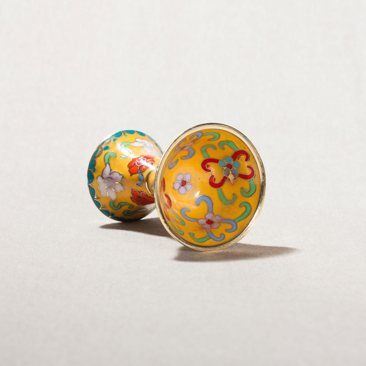 Серкьем, высота 12 см, диаметр 11,5 см, желтый, металл, эмаль