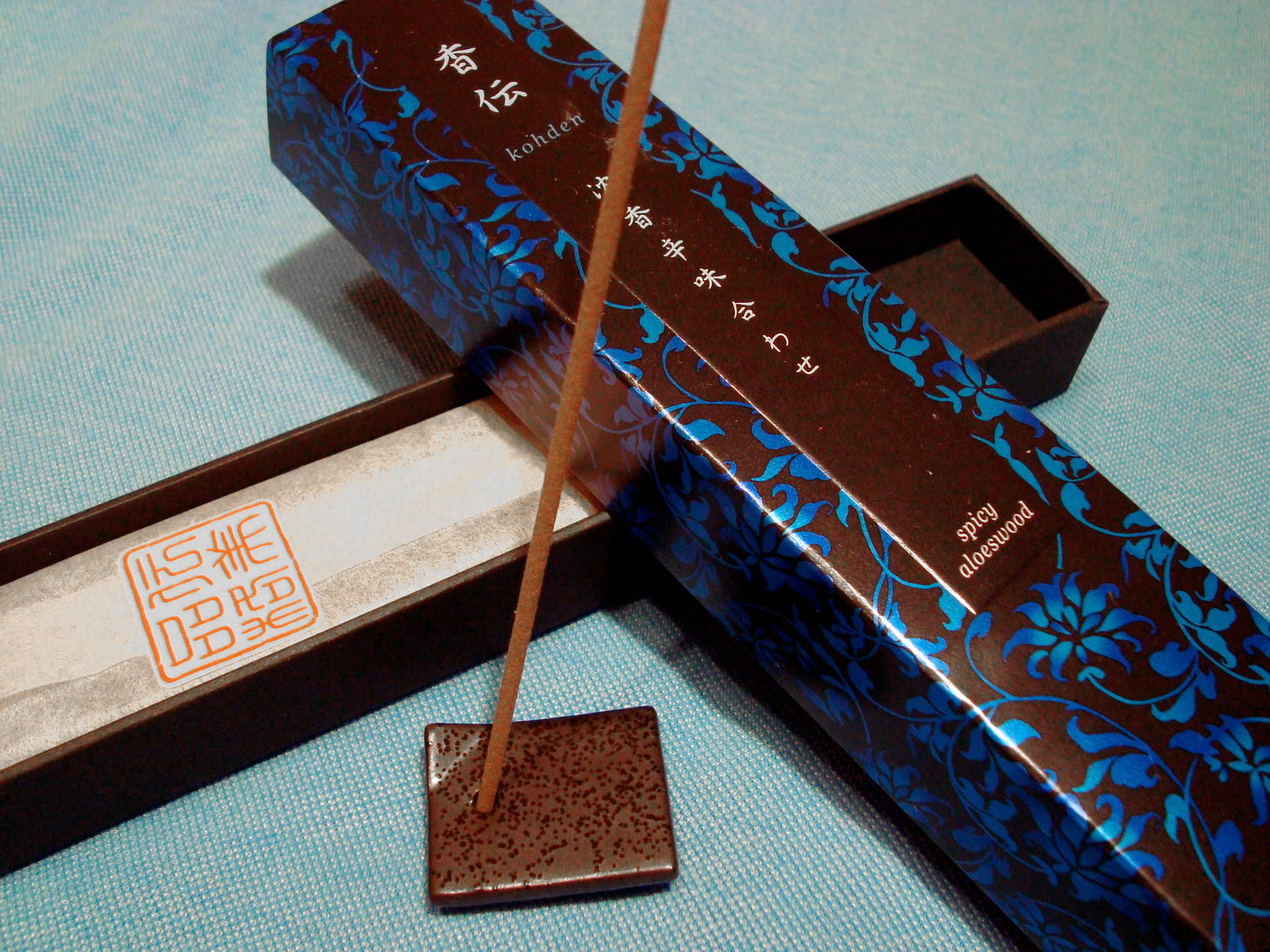 Благовоние KD Spicy Aloeswood (алойное дерево с пряными специями), 40 палочек