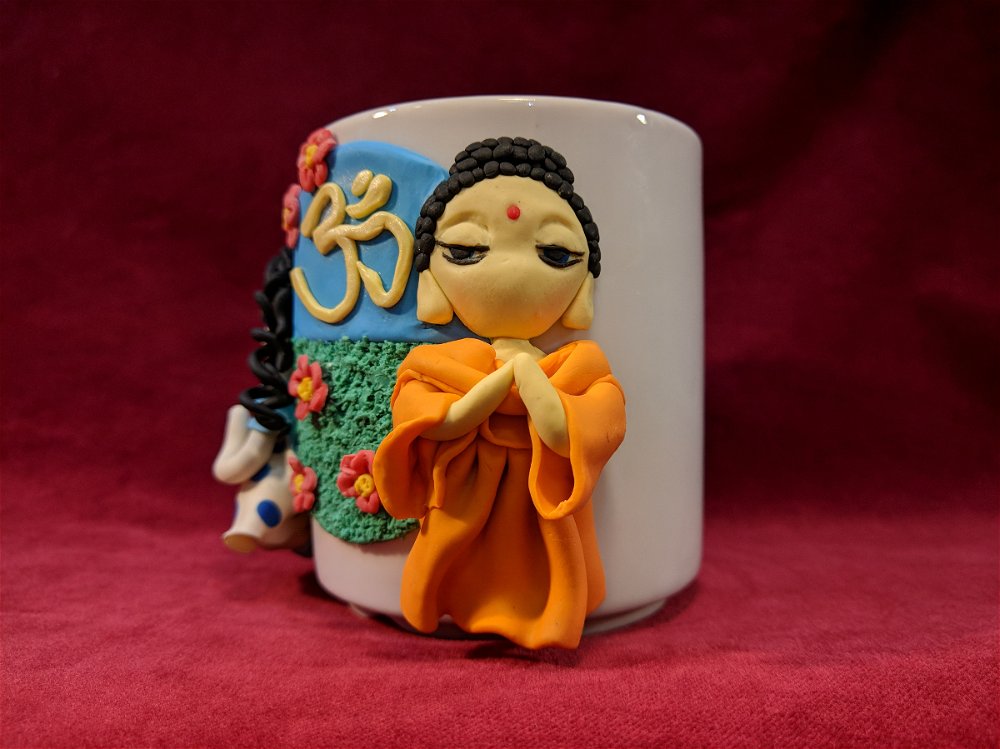 Сувенирная кружка "Будда и мирянка" (в бело-голубом платье в горошек)