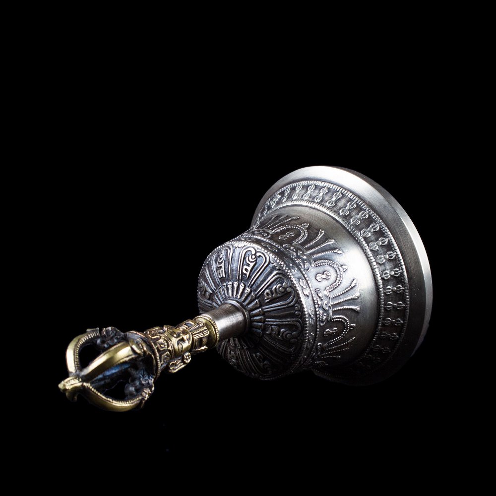 Колокольчик с ваджрой, 15 см, Оригинальный колокольчик из Дехрадуна (Индия), серебристый, патинированный (discounted)