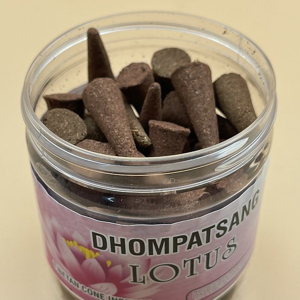 Благовоние конусное Dhompatsang Tibetan Lotus Incense, 70 конусов по 3 см, Lotus