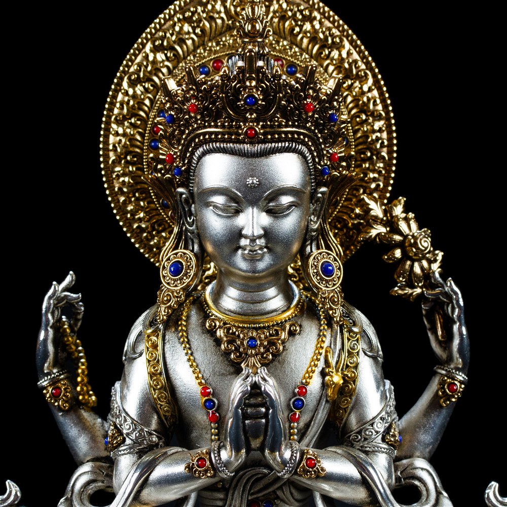 Статуэтка Авалокитешвары (Ченрезик), посеребреная — 15.5 см, Авалокитешвара