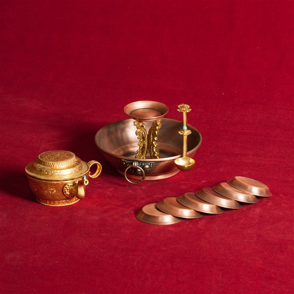 Набор для проведения ритуала Чутор золотисто-медного цвета (чаша, чайник, тарелочки 7 шт., держатели 2 шт., ложка)