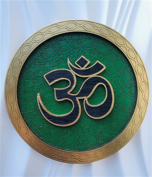 Декоративная тарелка "ОМ" (зеленая, диаметр 13 см)