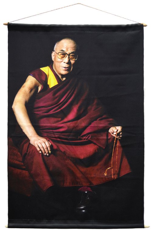 Панно "Далай-лама сидит с четками", черный фон