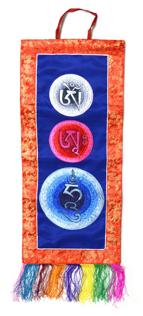 Настенное украшение с ОМ А ХУМ (синее с красной каймой, 30,5 x 69 см)