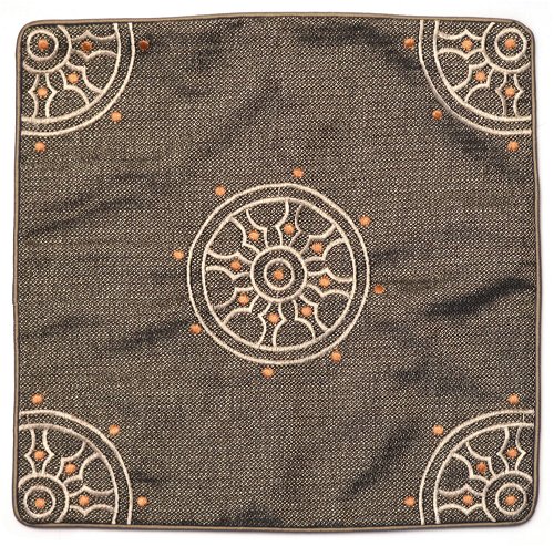 Наволочка с символами Колеса Дхармы, 41 x 41 см, бледно-бежевая