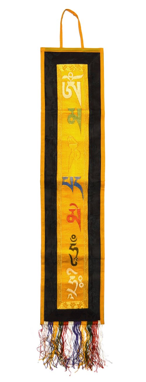 Настенное украшение с мантрой ОМ МАНИ ПАДМЕ ХУМ (черное с желтой каймой, 20,5 x 78 см)