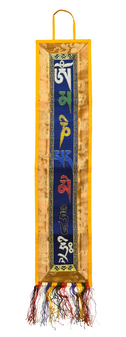 Вымпел с мантрой ОМ МАНИ ПАДМЕ ХУМ (бежевый с желтой каймой, 20,5 x 78 см)