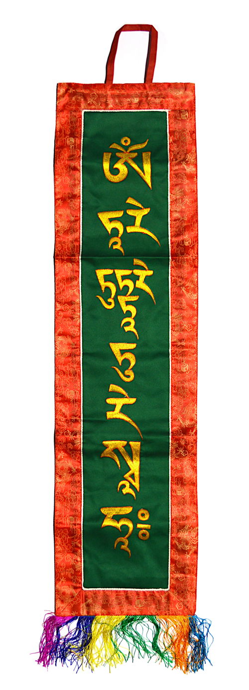 Настенное украшение с мантрой Тары, зеленое с красной окантовкой, 24 х 91 см