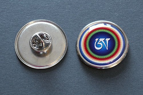 Значок "Тигле с тибетской буквой А" (серебристый, 2,6 см)
