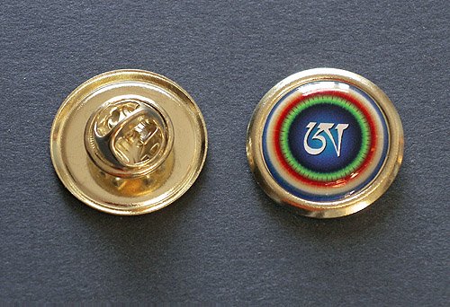 Значок "Тигле с тибетской буквой А" (золотистый, 2 см)