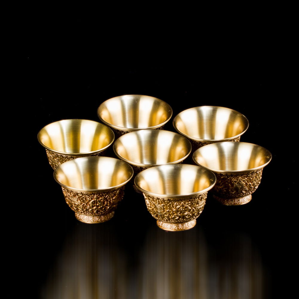 Set of 7 Tibetan offering bowls — 6.8 cm, Small