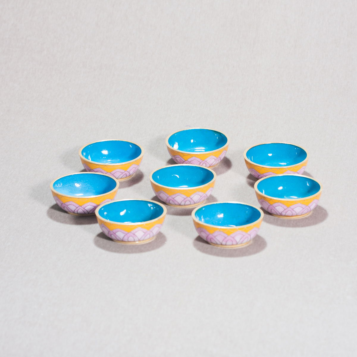 Set of 8 offering bowls, Yellow and Liliac — 8cm