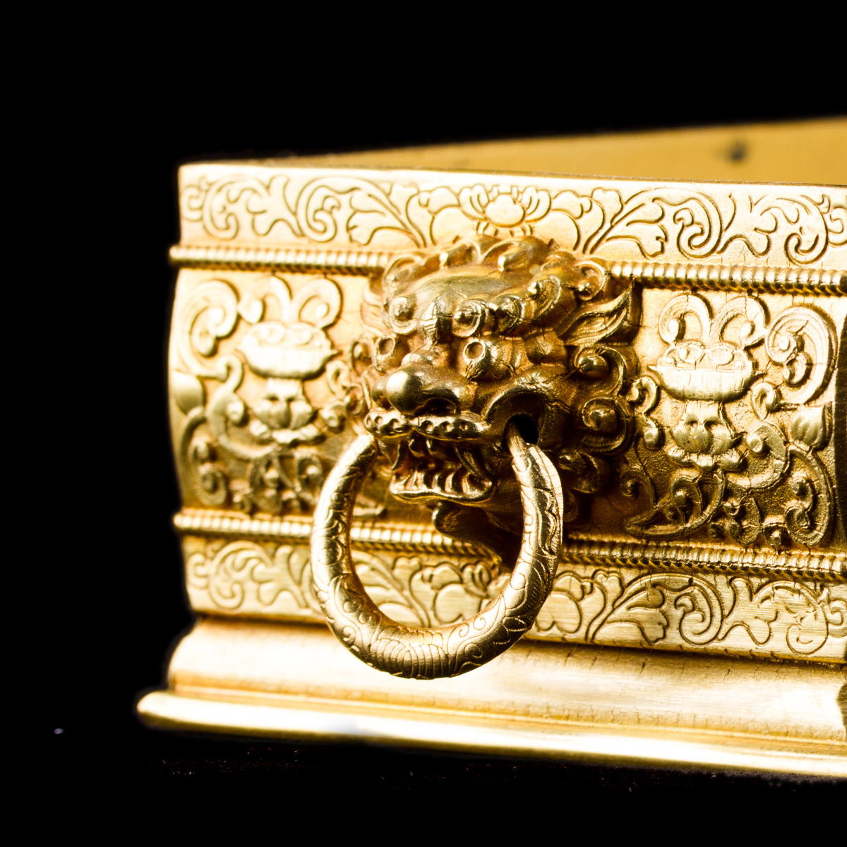 Tibetan Traditional Incense Burner (Censer), elegant and functional. Length — 31.0 cm, height — 6.5 cm.