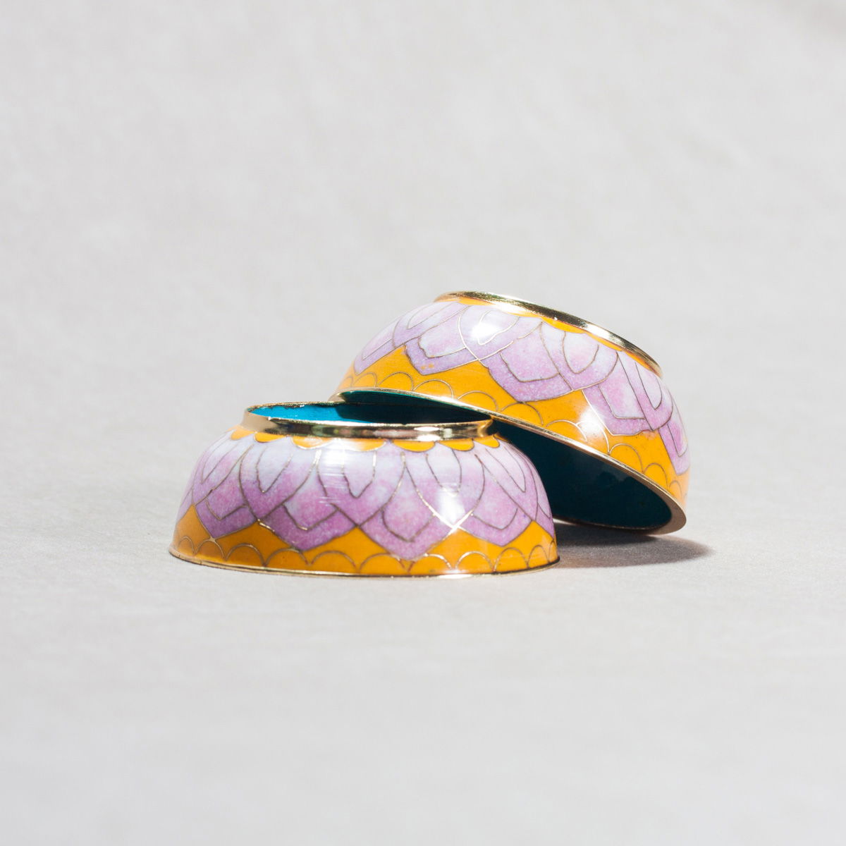 Set of 8 offering bowls, Yellow and Liliac — 8cm