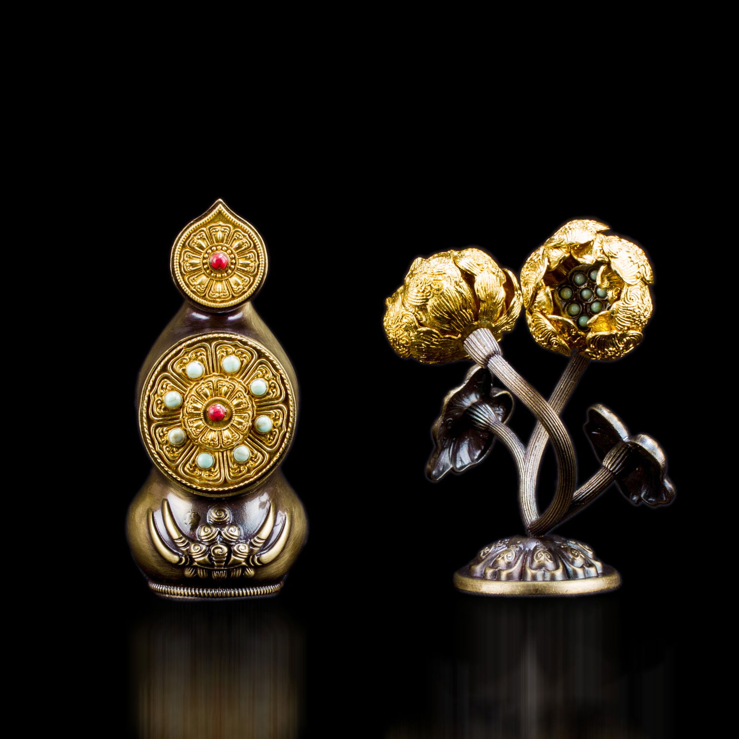 Lotus and Torma, two perfect figurines for your buddhist altar, height — 11 cm. 