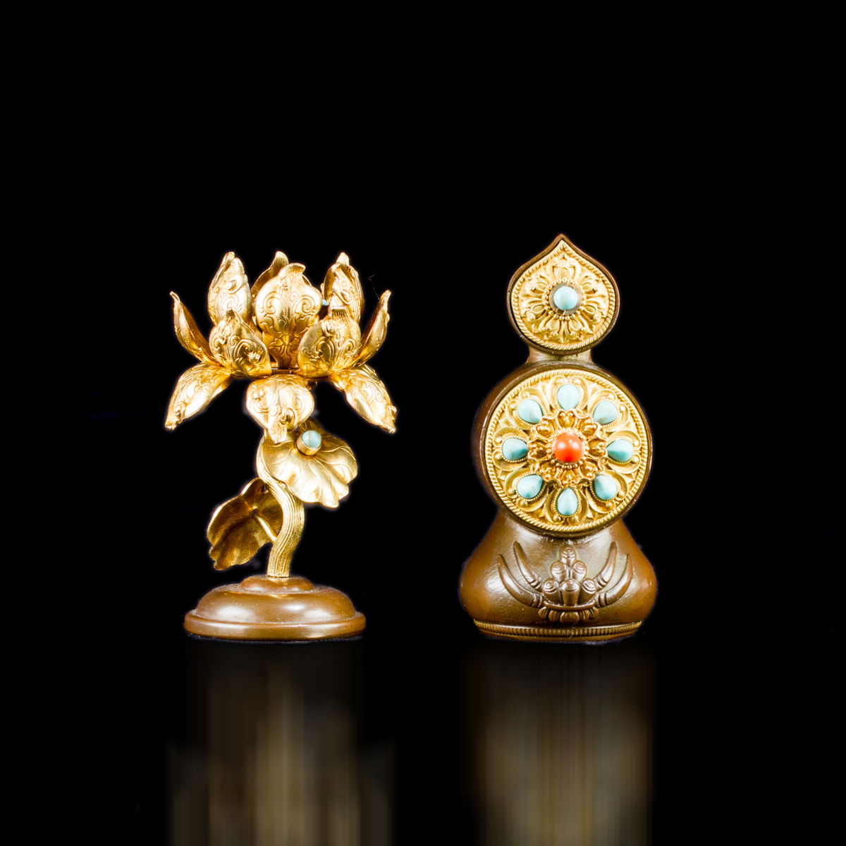 Lotus and Torma, two perfect figurines for your buddhist altar, height — 9 cm. 