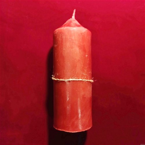 Красная алтарная свеча из воска