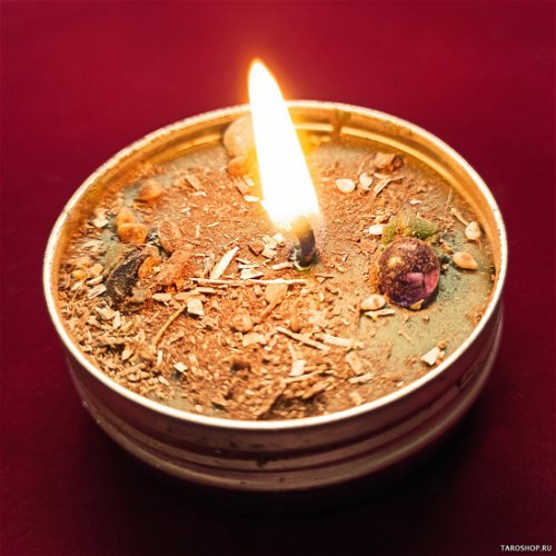 Денежная свеча с травами и камнями