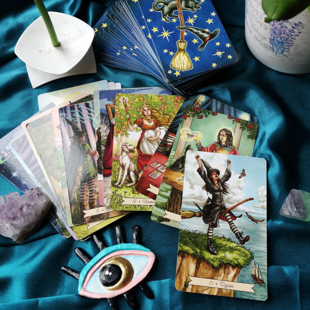 Everyday Witch Tarot. Повседневное Таро Ведьмы на русском языке